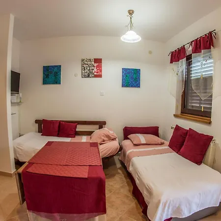 Mavero Direkt Am By Interhome * Banjole